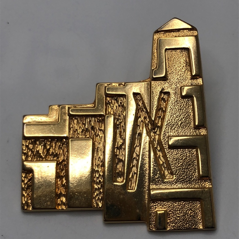 Torah Orah Torah is Light
2001-02 M. Katz Israel Gold Tone Pin/Pendant Jerusalem
